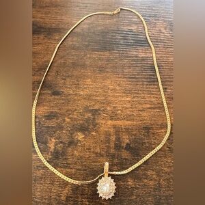 Elegant Gold and White Pearl Necklace with Crystal Pendant